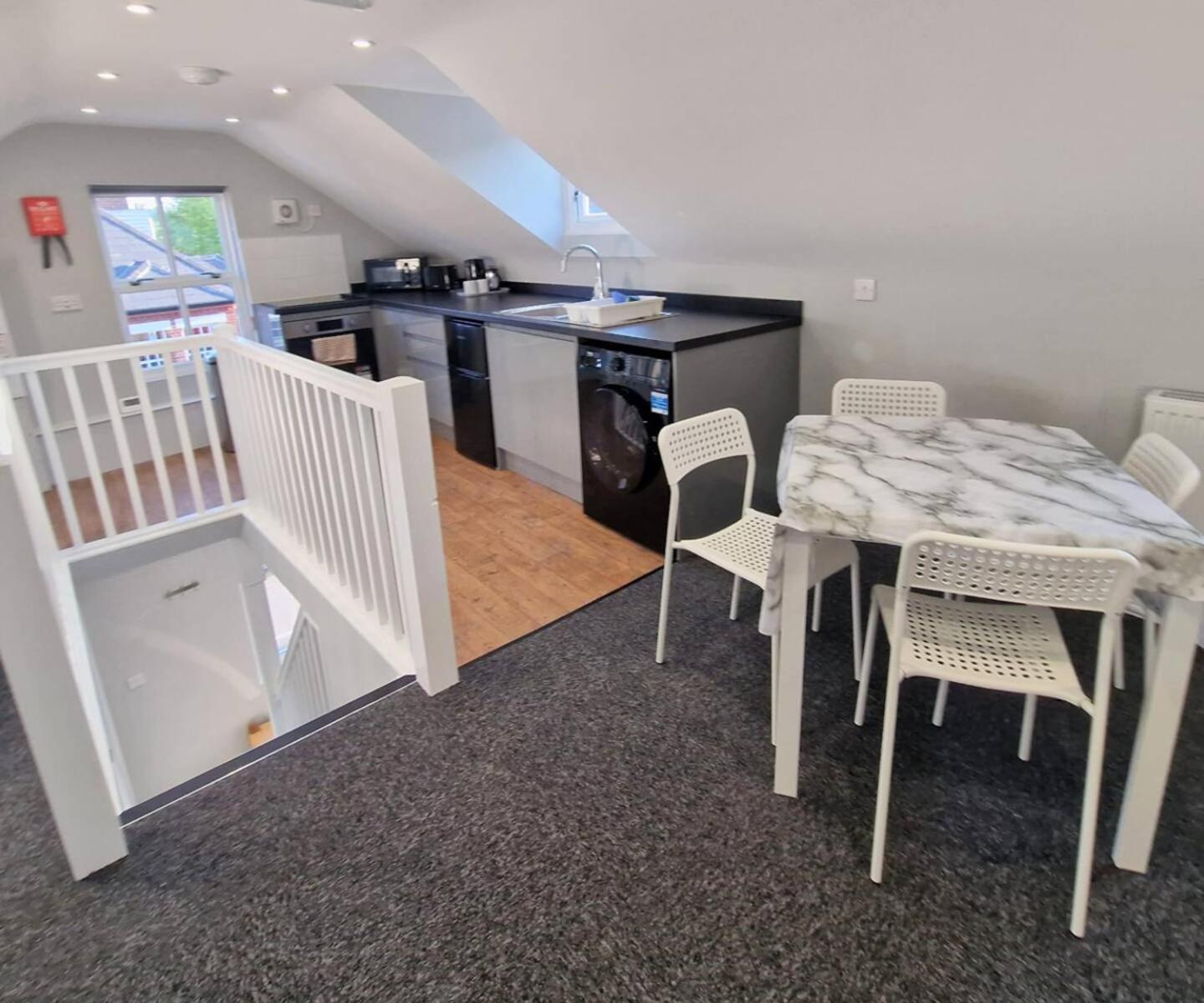1St Floor Riverview Duplex Flat With Parking NWI Room photo
