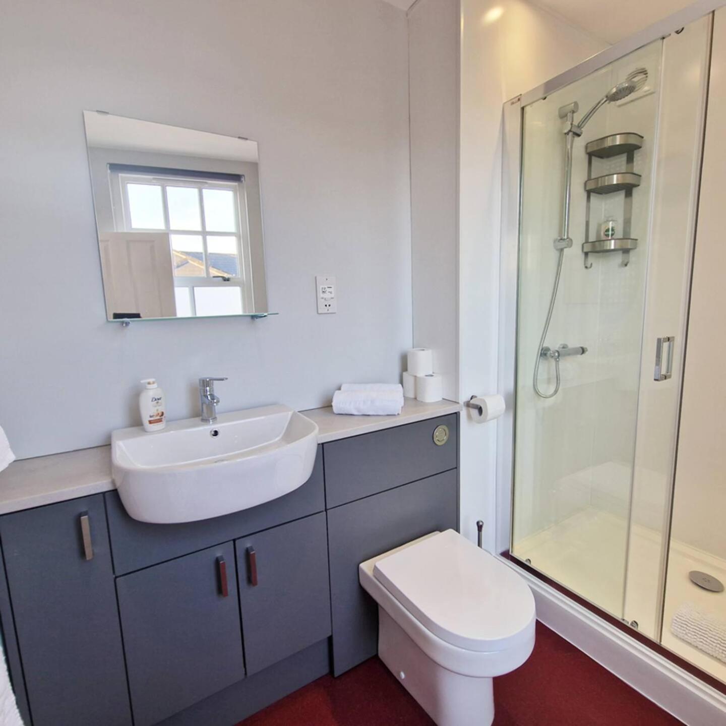 1St Floor Riverview Duplex Flat With Parking NWI Room photo